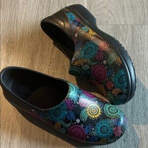 CROCS Black Floral Mandala Crocs Lock with Multicolor Accents
